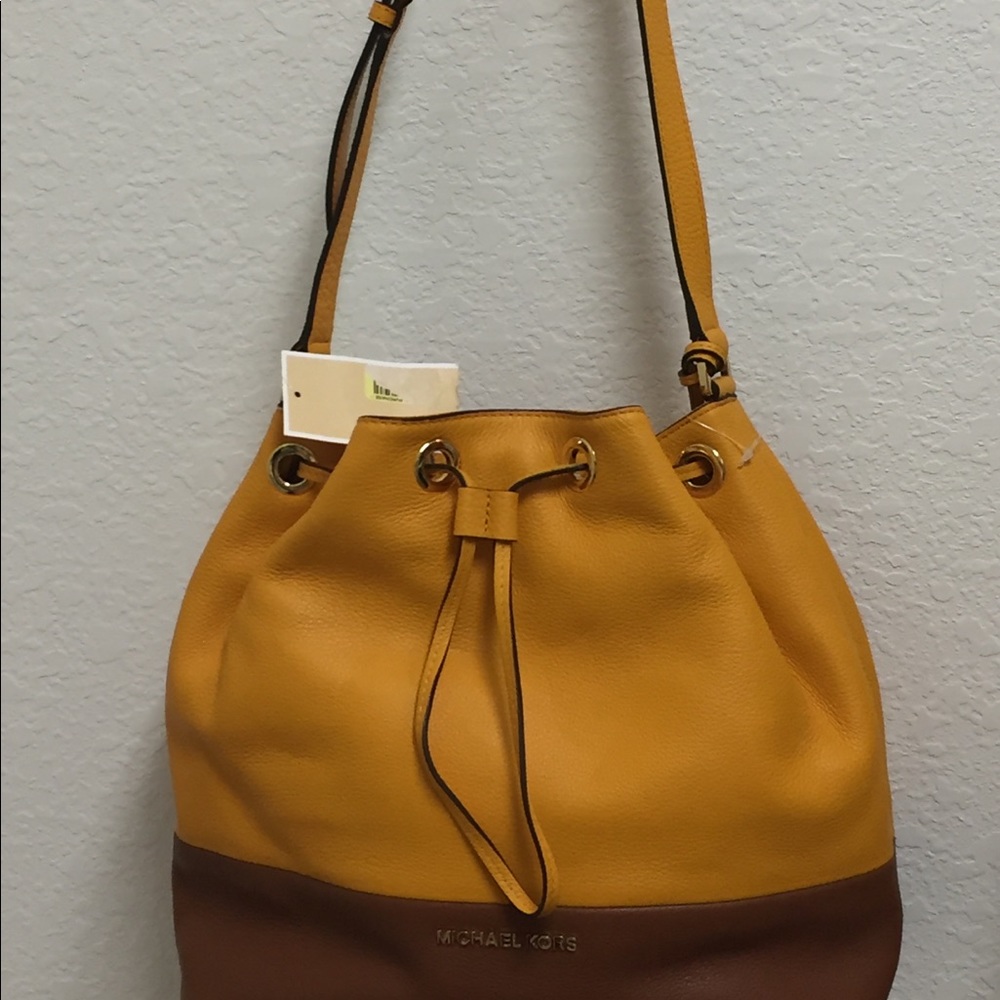 Michael Kors NWT Jules drawstring bag